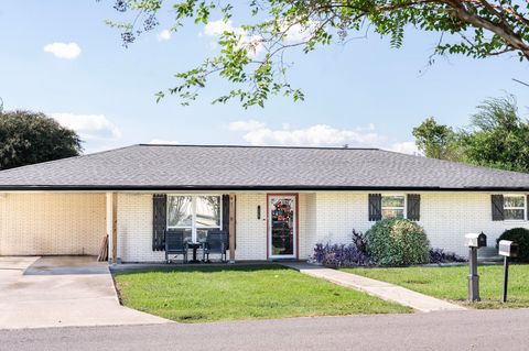 Homes For Sale - 176 W 32nd St<br/> Larose, LA 70373