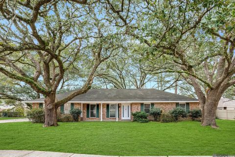 Homes For Sale - 5235 Fennwood Dr<br/> Zachary, LA 70791