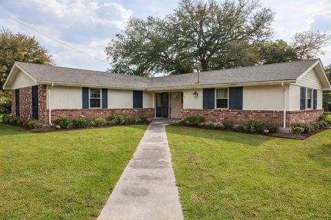 Homes For Sale - 101 Constant Drive<br/> Lafourche County, Thibodaux, LA 70301