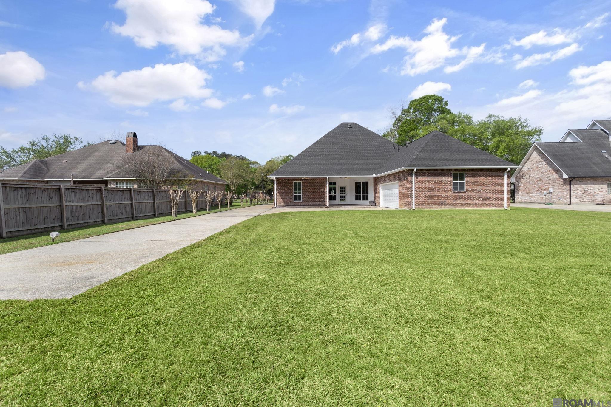 35130 Stonecastle Drive, Denham Springs, Louisiana image 4