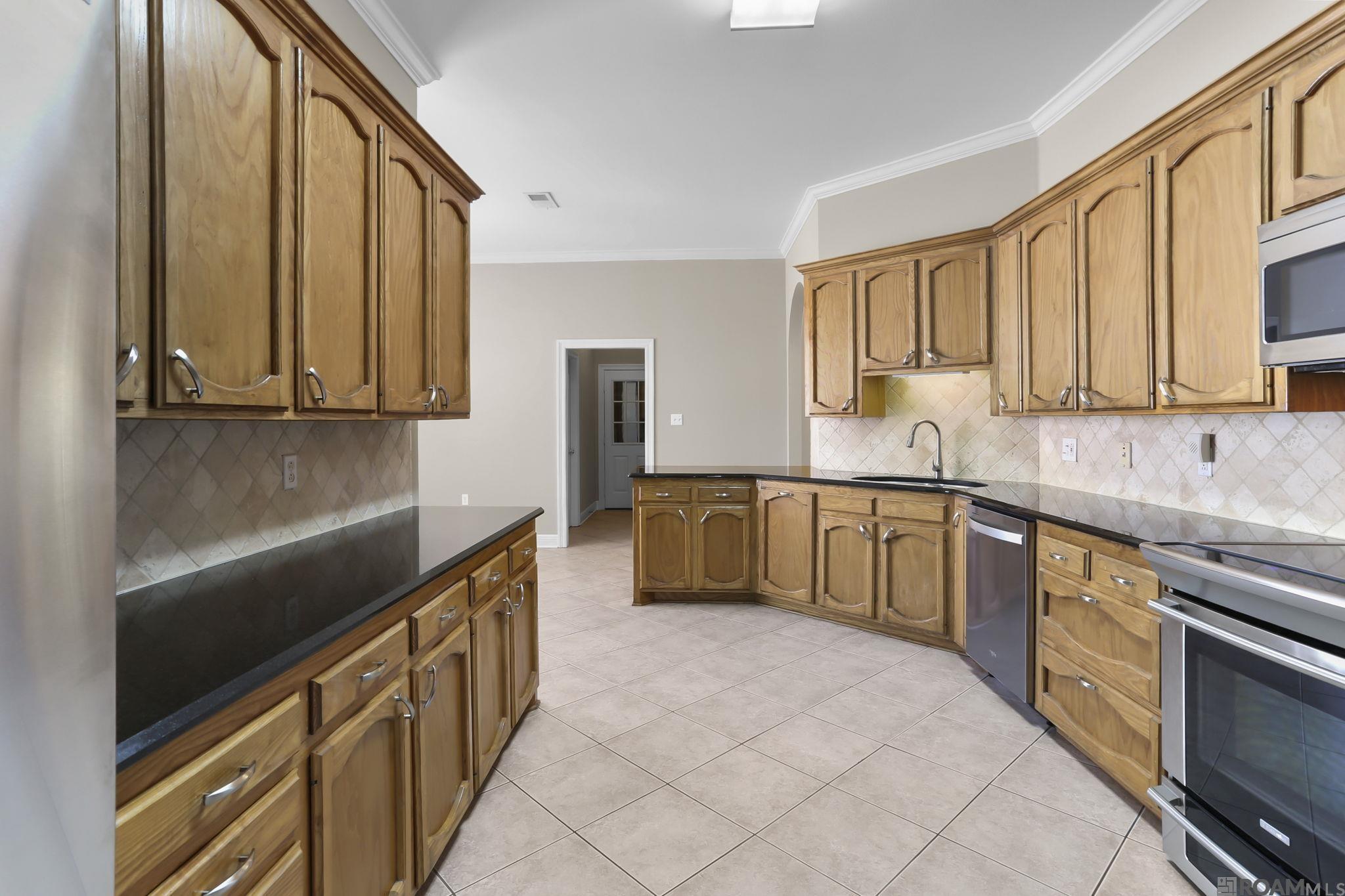 35130 Stonecastle Drive, Denham Springs, Louisiana image 13