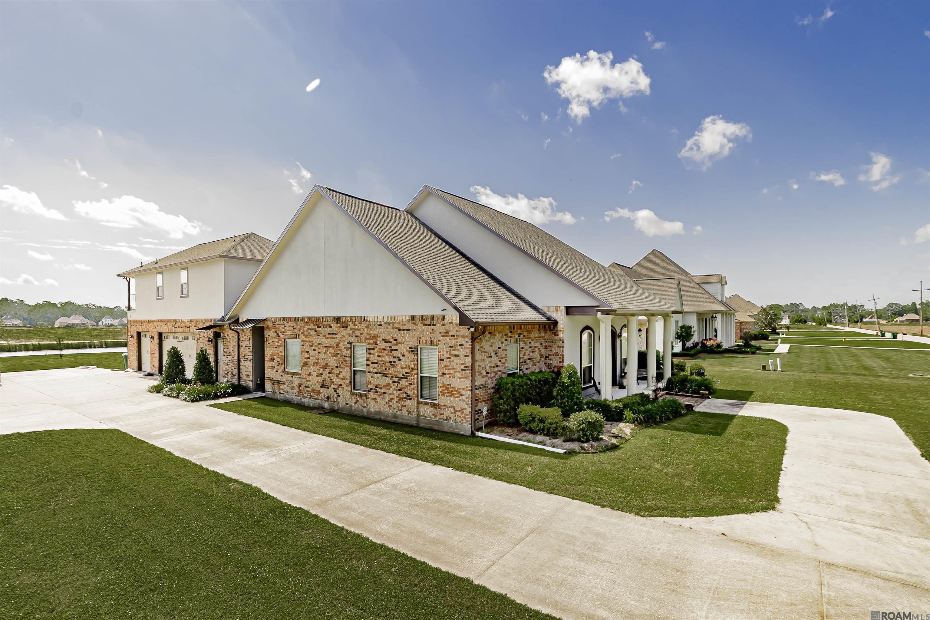 323 Silvery Ln, Port Allen, Louisiana image 3