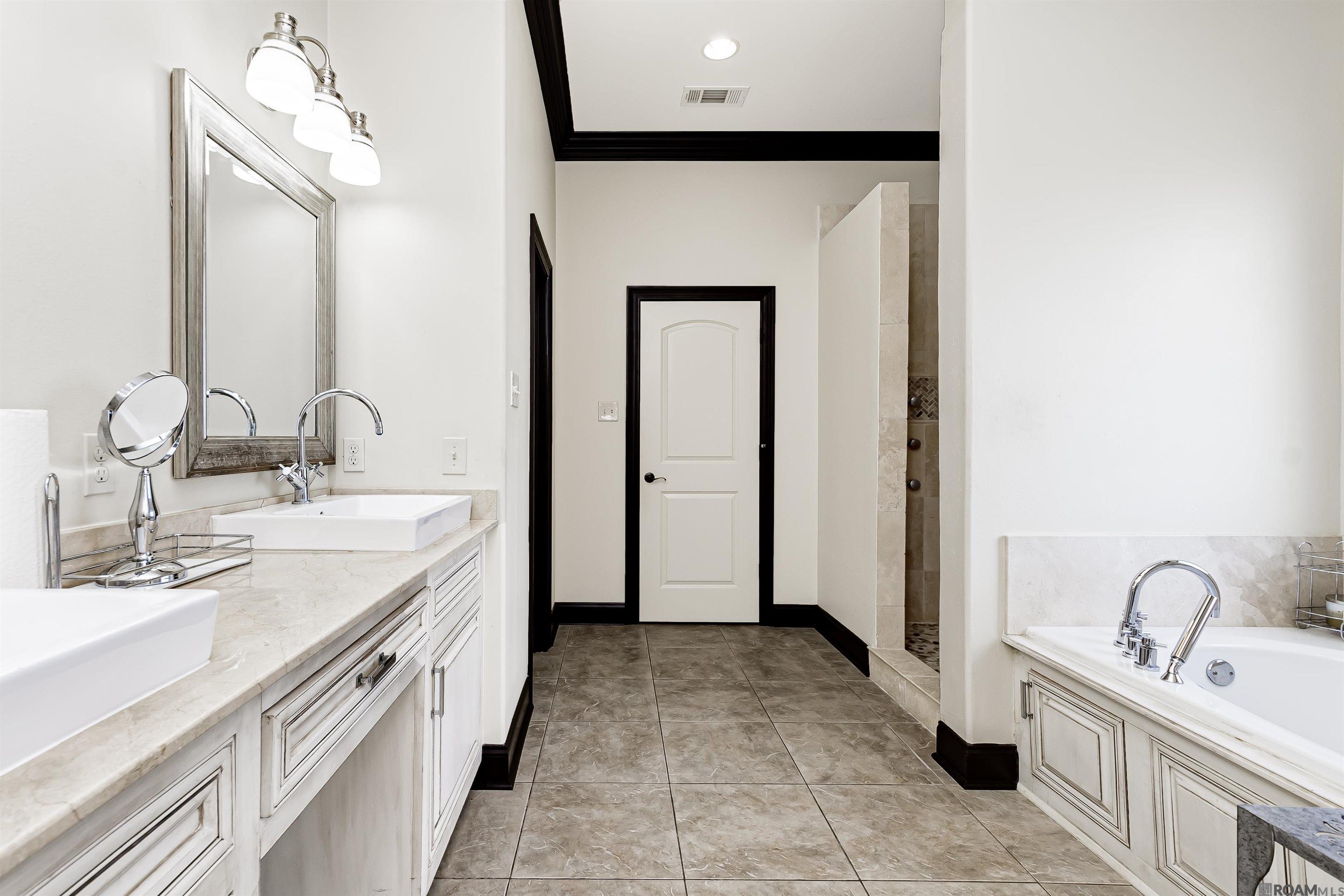 323 Silvery Ln, Port Allen, Louisiana image 13