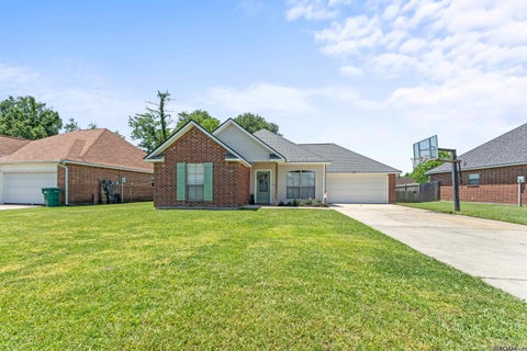 Homes For Sale - 23665 Whitehall Ave<br/> Denham Springs, LA 70726