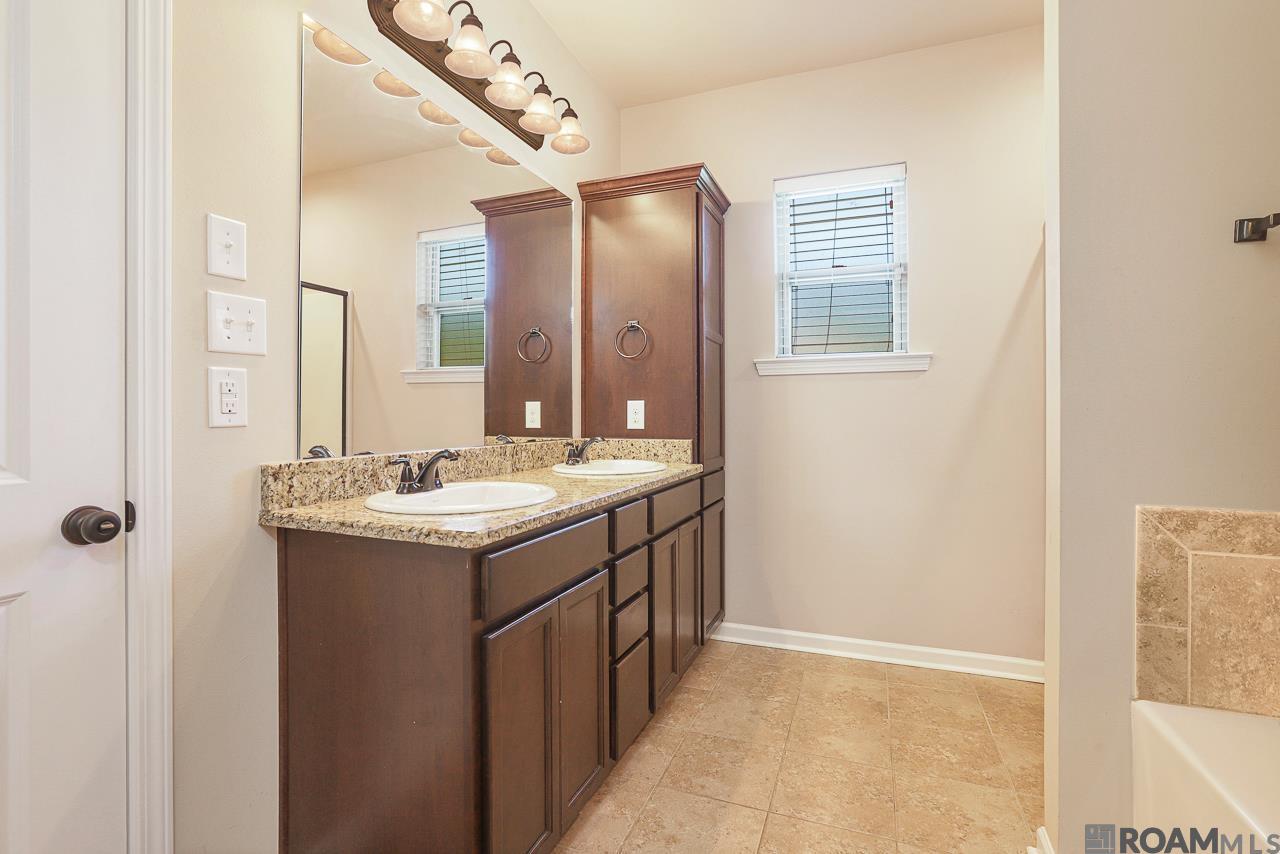 8663 Hackberry Ridge Ave, Zachary, Louisiana image 11