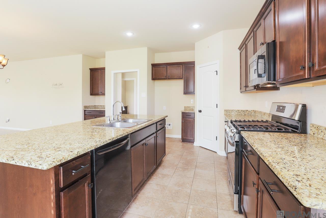 8663 Hackberry Ridge Ave, Zachary, Louisiana image 3