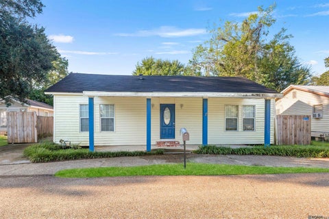 Homes For Sale - 212 Leslie St<br/> Denham Springs, LA 70726