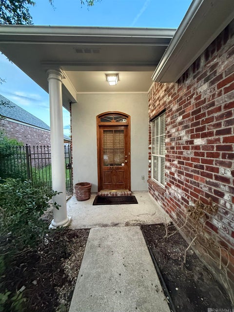Homes For Rent - 5545 Ducros Dr<br/> Baton Rouge, LA 70820