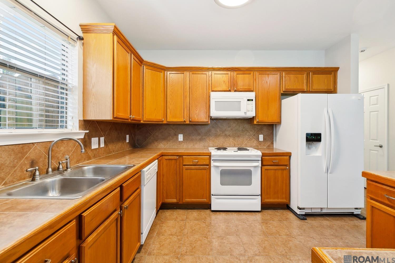 12831 Bonnie Bleu Dr, Denham Springs, Louisiana image 3