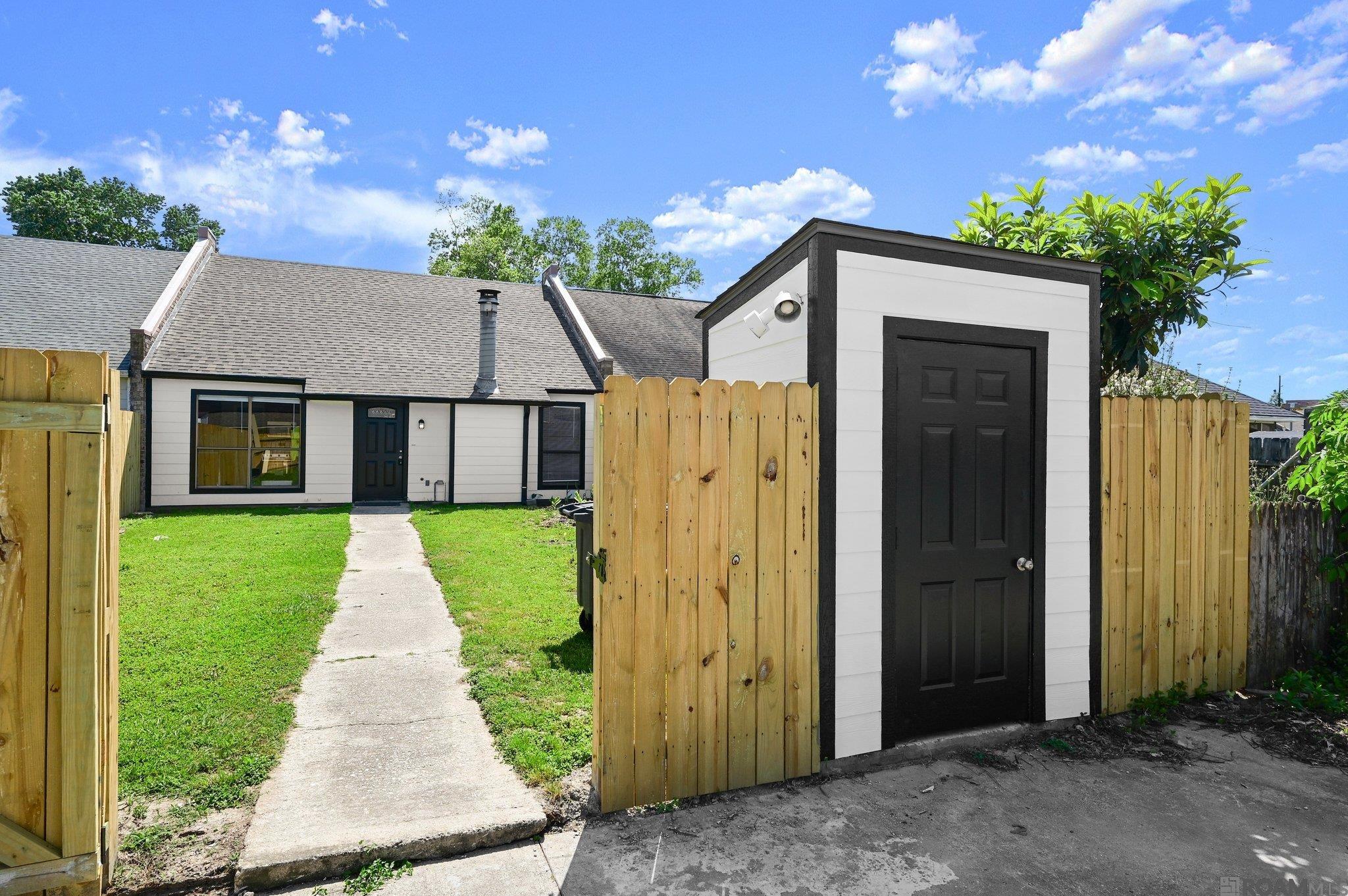 8826 Pecan Tree Dr, Baton Rouge, Louisiana image 1