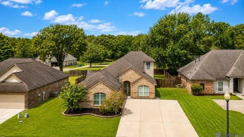 Homes For Sale - 6707 Royal Oaks Ct<br/> Zachary, LA 70791