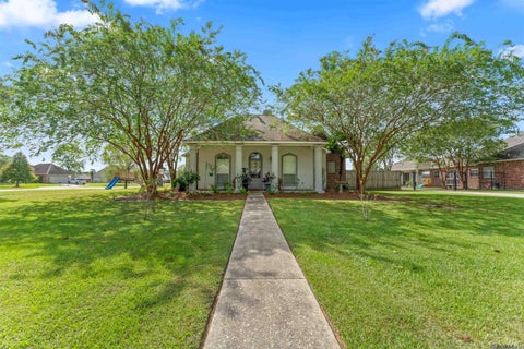 Homes For Sale - 10547 Brown Pelican St<br/> Denham Springs, LA 70726
