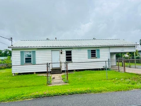 Homes For Sale - 1230 Lacroix Drive<br/> Houma, LA 70364