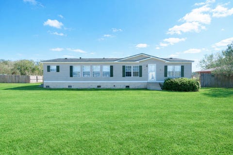 Mobile Home For Sale - 2907 Savanne Road<br/> Houma, LA 70360