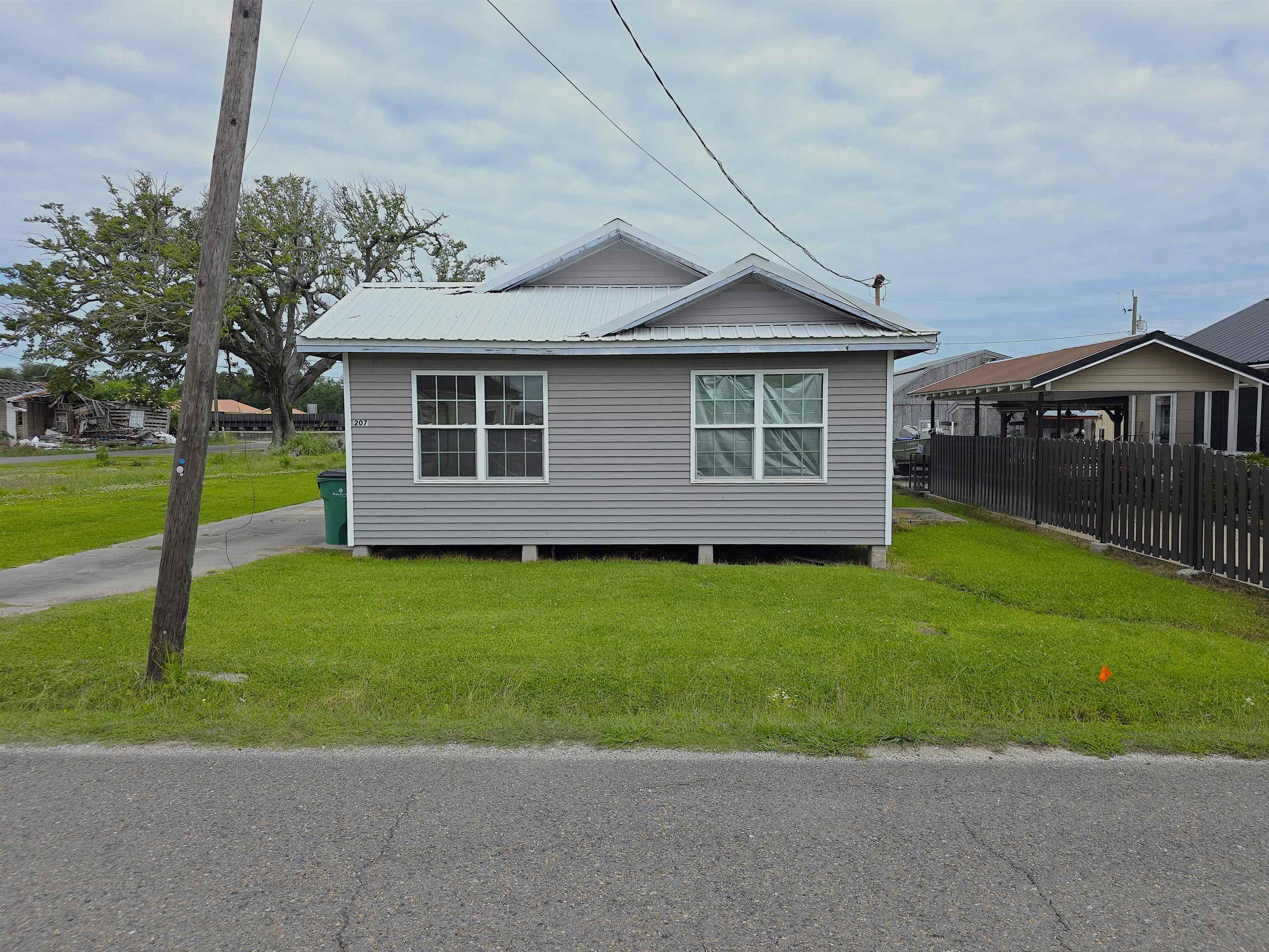207 East 2nd Street, Larose, Louisiana image 1