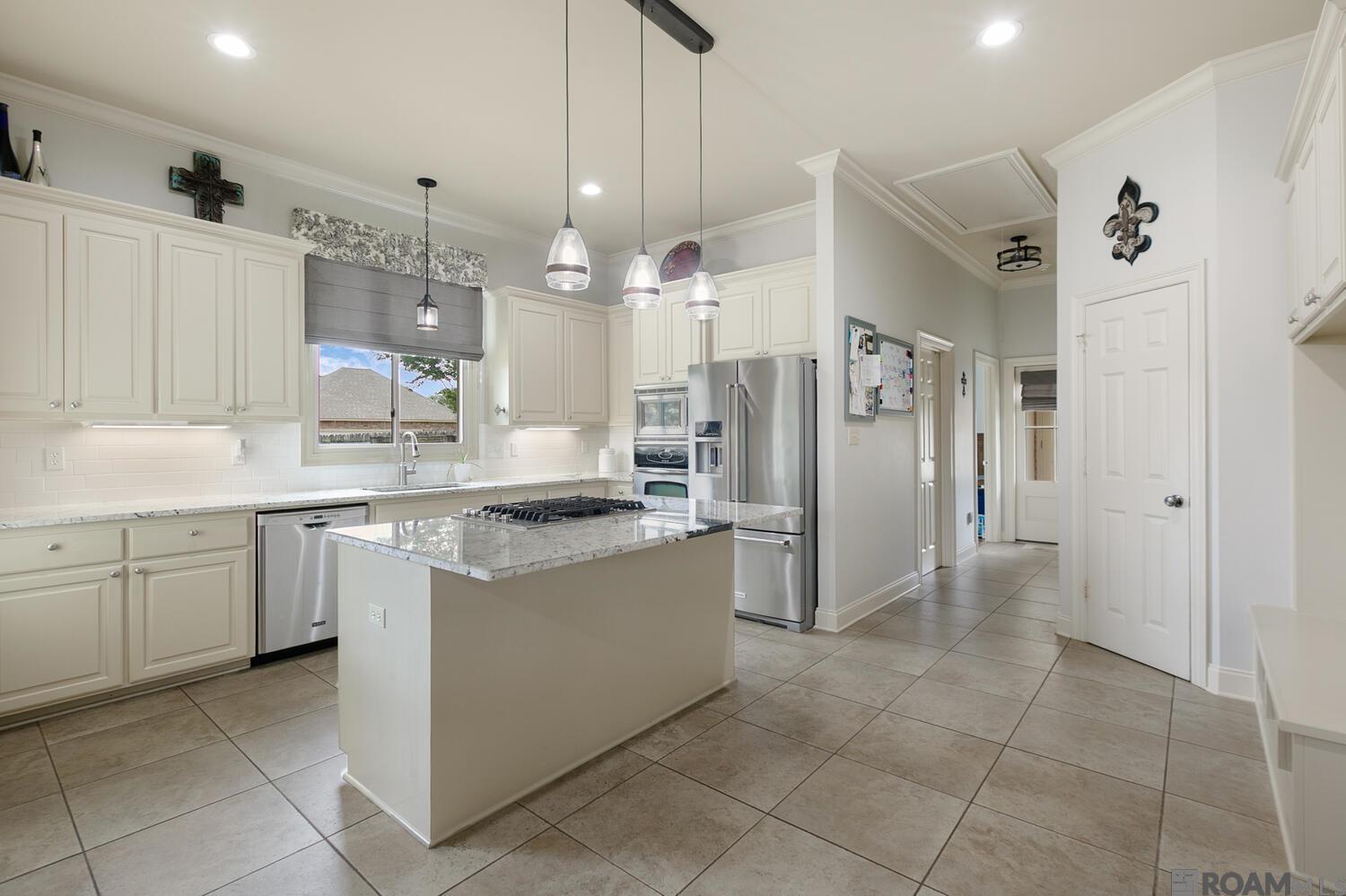 8272 Oakley Dr, Zachary, Louisiana image 2