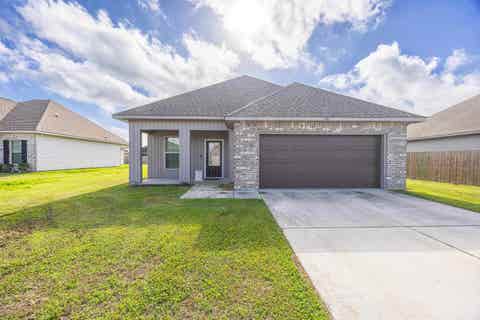 Homes For Sale - 126 Shadow Pointe Road<br/> Thibodaux, LA 70301