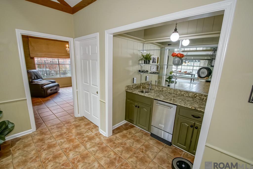 4118 E Lake Sherwood Ave, Baton Rouge, Louisiana image 11