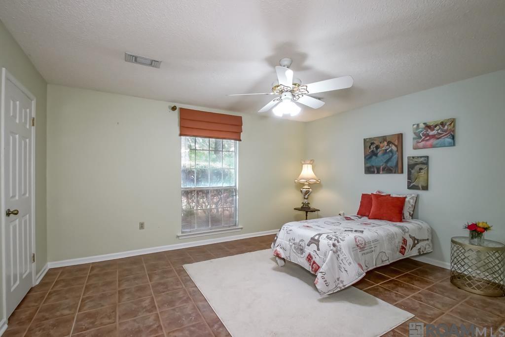 4118 E Lake Sherwood Ave, Baton Rouge, Louisiana image 25
