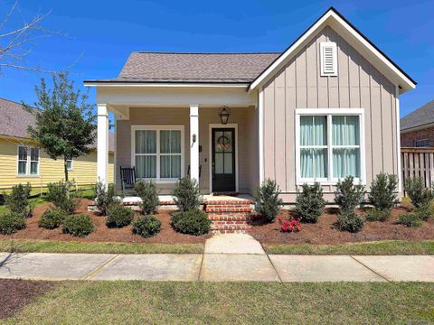 Homes For Sale - 4051 Memorial Square<br/> Zachary, LA 70791