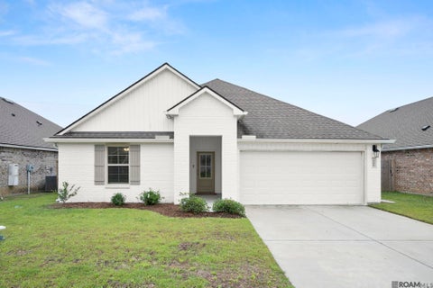 Homes For Sale - 35608 Grovemont Dr<br/> Denham Springs, LA 70706