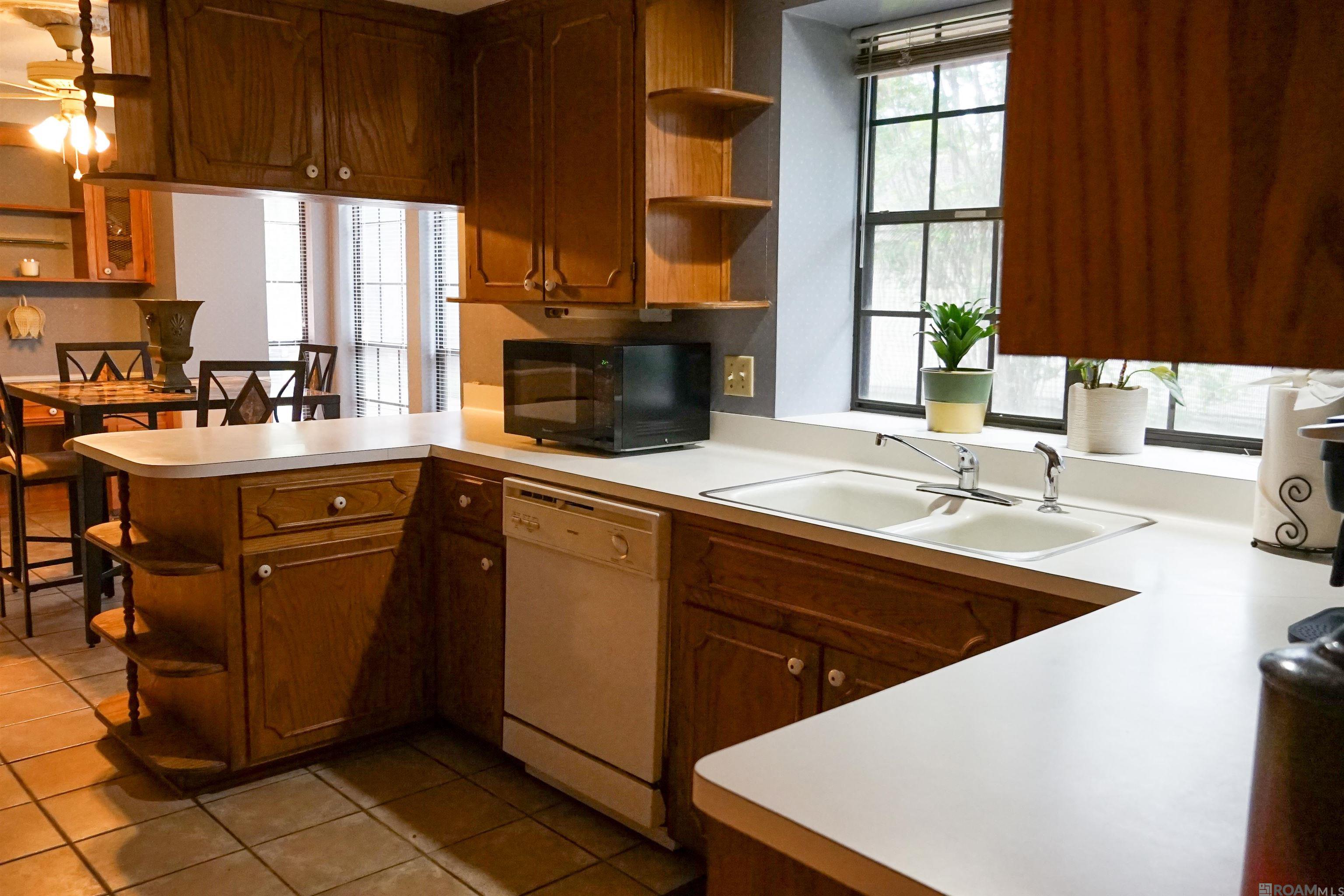 11927 Parkbrook Ave, Baton Rouge, Louisiana image 4
