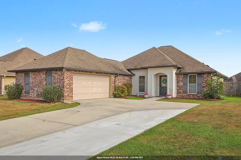 Homes For Sale - 15001 Cross Gate Dr<br/> Livingston County, Walker, LA 70785