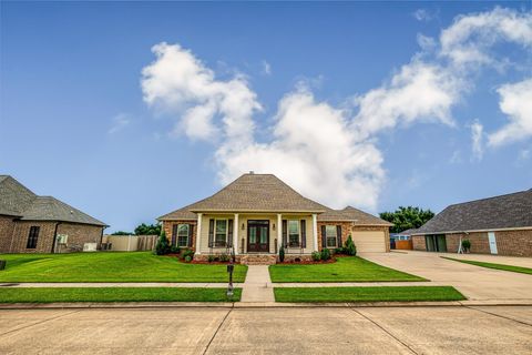 Homes For Sale - 123 Beau Place Boulevard<br/> Des Allemands, LA 70030