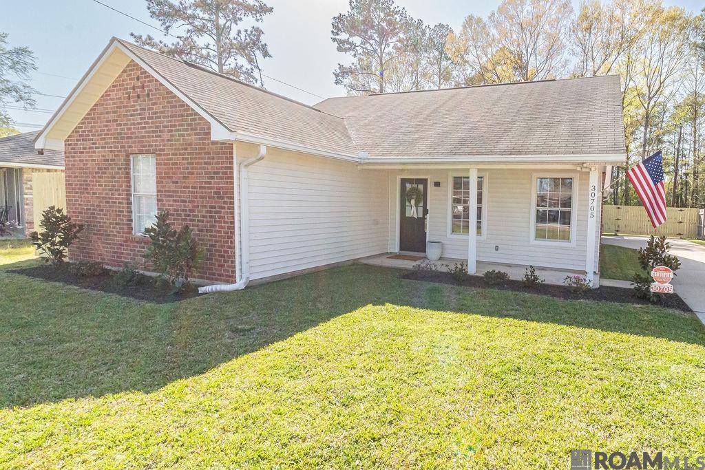 30705 Country Club Ln, Denham Springs, Louisiana image 2