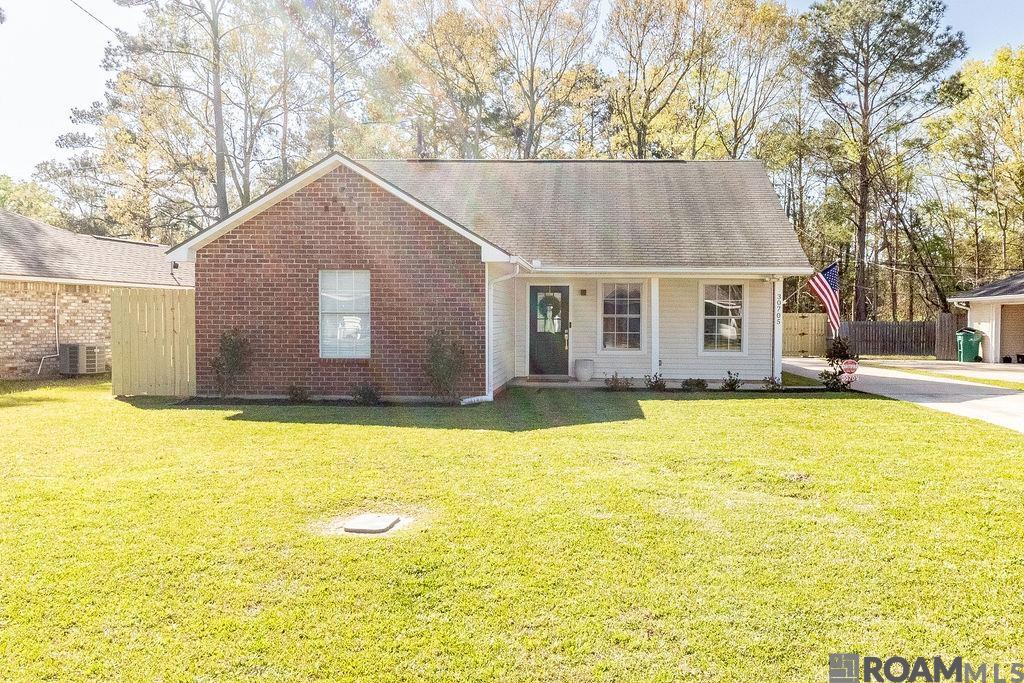 30705 Country Club Ln, Denham Springs, Louisiana image 1