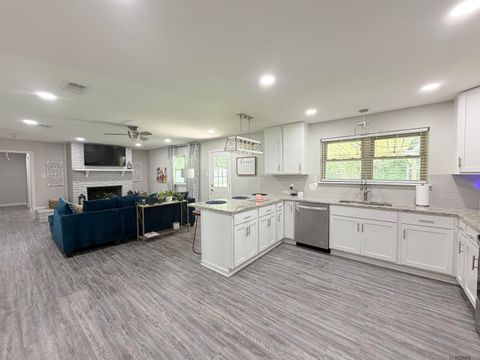 Homes For Sale - 10711 Carmel Dr<br/> Baton Rouge, LA 70818