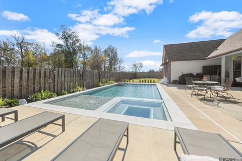 Homes For Sale - 8510 Ormand Dr<br/> Zachary, LA 70791