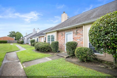 Townhouse For Sale - 12441 Coursey Bl Blvd<br/> East Baton Rouge County, Baton Rouge, LA 70816