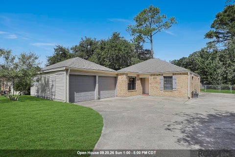 Homes For Sale - 1127 Brookhollow Dr<br/> Baton Rouge, LA 70810