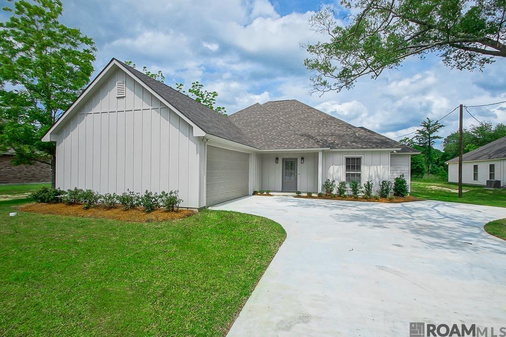 33696 Clinton Allen Rd, Denham Springs, Louisiana image 1