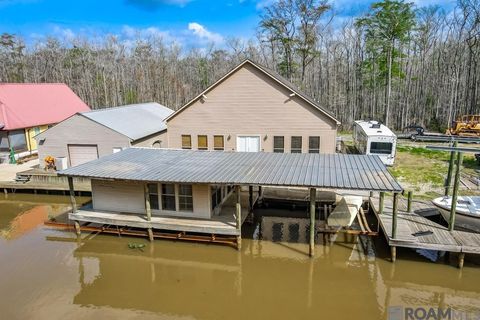 Homes For Sale - 23396 Chene Blanc Ln<br/> Maurepas, LA 70449