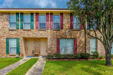 Townhouse For Sale - 211 Greenbriar Dr<br/> Houma, LA 70364