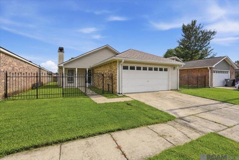 Homes For Sale - 2054 Pecan Ridge Ave<br/> Baton Rouge, LA 70816