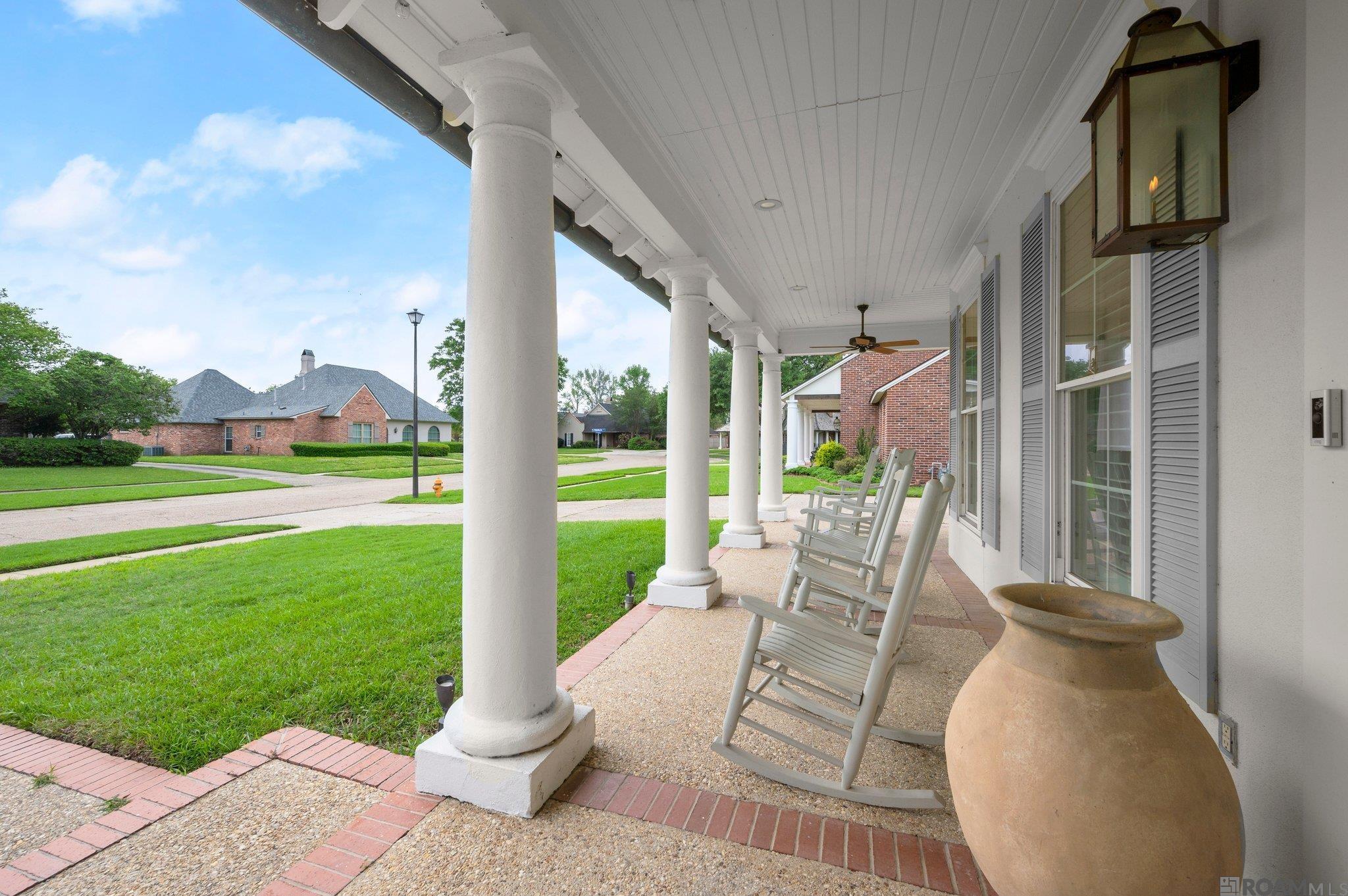 213 W Woodgate Ct, Baton Rouge, Louisiana image 1