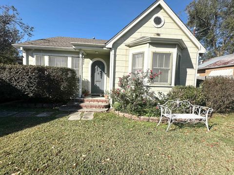 Homes For Sale - 173 New Orleans Boulevard<br/> Houma, LA 70364