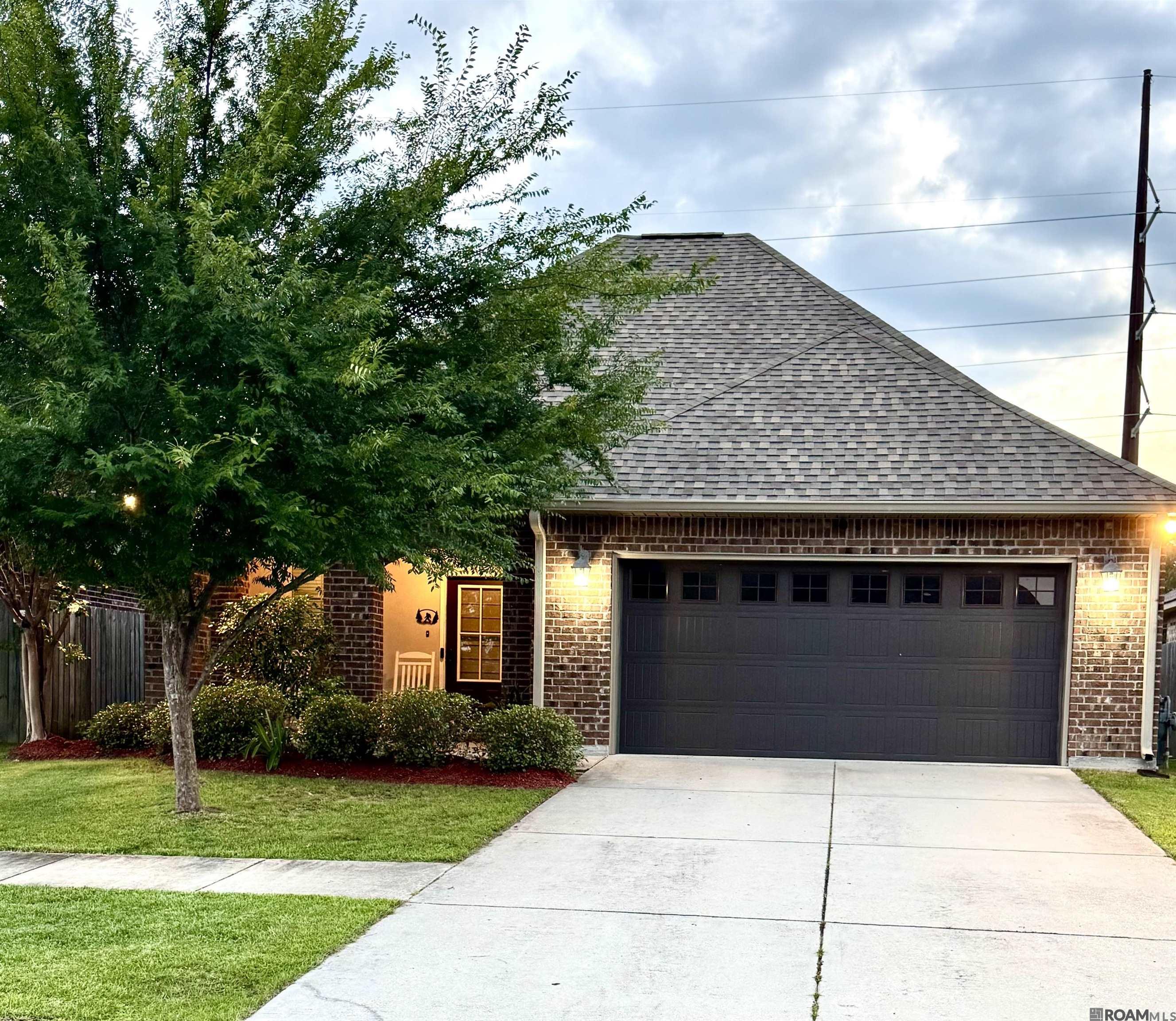 18341 Sunset Park Dr, Prairieville, Louisiana image 1