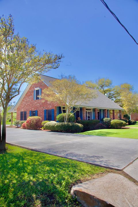 Homes For Sale - 128 E 43rd Place<br/> Cut Off, LA 70345