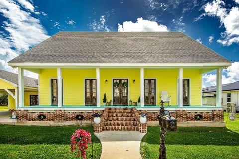 Homes For Sale - 232 East 5th Street<br/> Larose, LA 70373