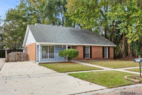 Homes For Sale - 7808 Bayou Fountain Ave<br/> Baton Rouge, LA 70820