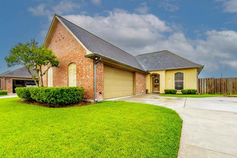 Homes For Sale - 161 Lake Accardo Avenue<br/> Thibodaux, LA 70301