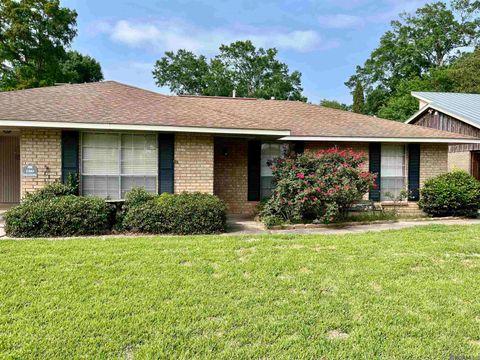 Homes For Sale - 2054 Rowcliff Dr<br/> Port Allen, LA 70767