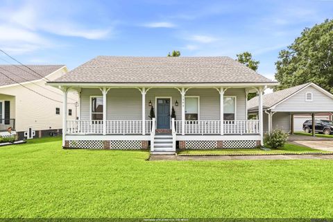 Homes For Sale - 1305 E Tiffani St<br/> Ascension County, Gonzales, LA 70737