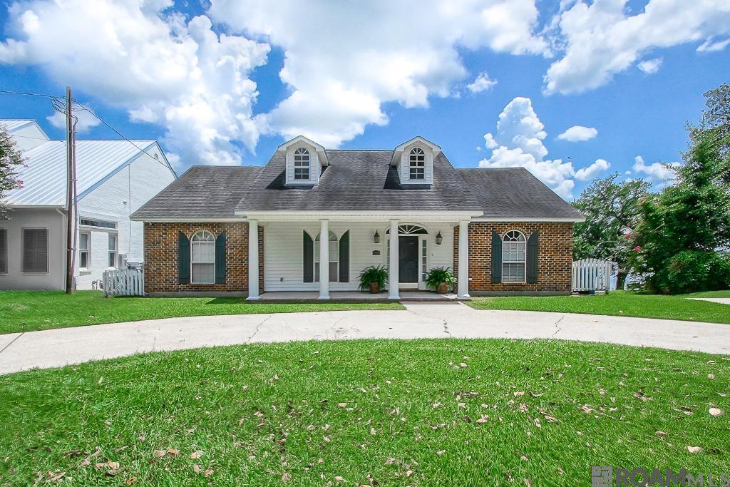 910 E Main St