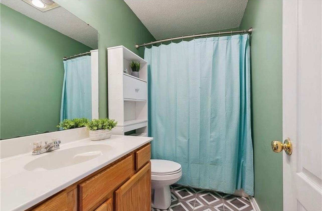 2321 Leigh Lane, Harvey, Louisiana image 12