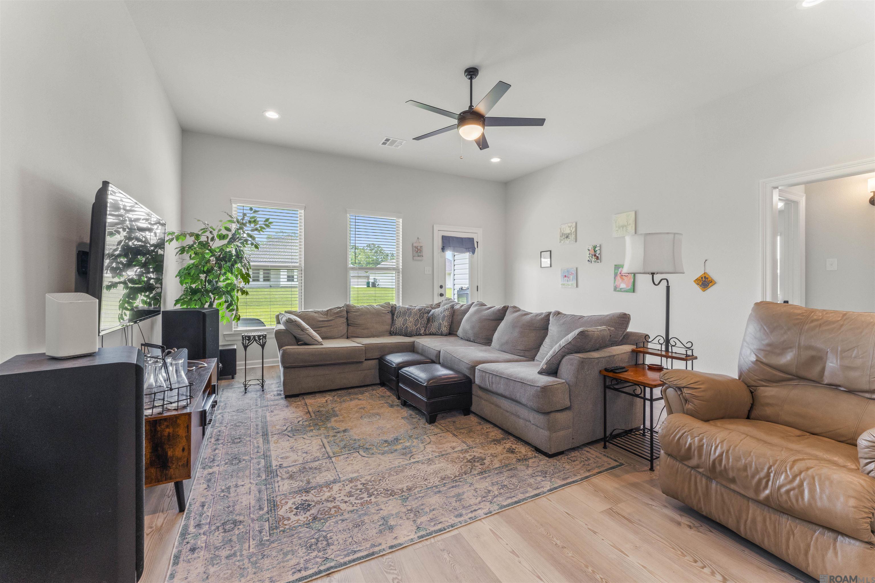 3134 Holly St, Zachary, Louisiana image 2